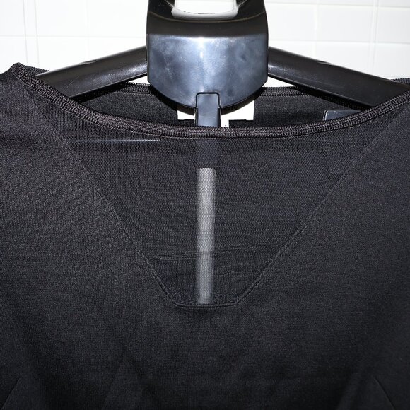 Elegant St. John Black V-Neck Top – Medium - Picture 3 of 7